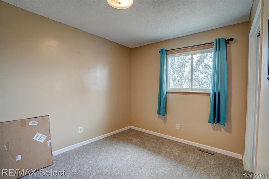 502 W BENJAMIN Street, Linwood, MI 48634 — Photo 9