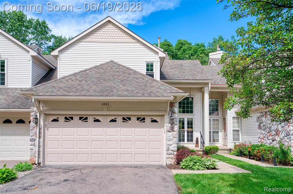 1021 Calpernia, Wixom, MI 48393 — Photo 2