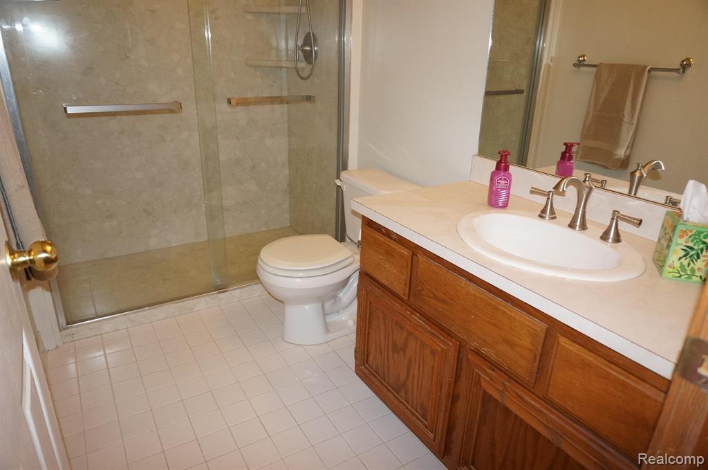 49954 Willowood Drive, Macomb, MI 48044 — Photo 17