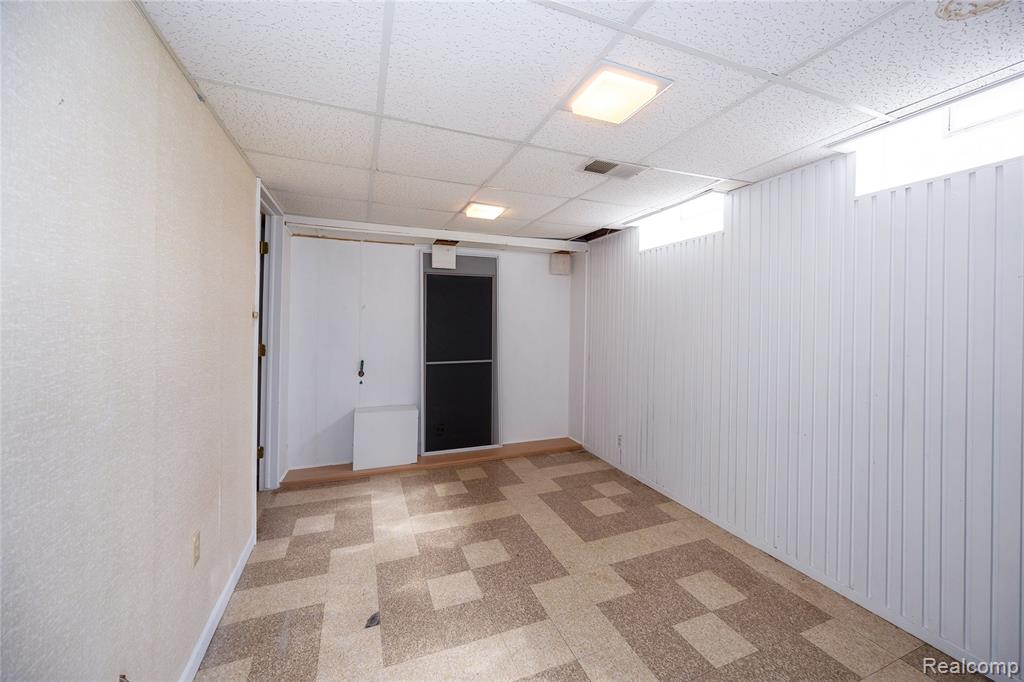 5646 Cambourne Street, Dearborn Heights, MI 48127 — Photo 42