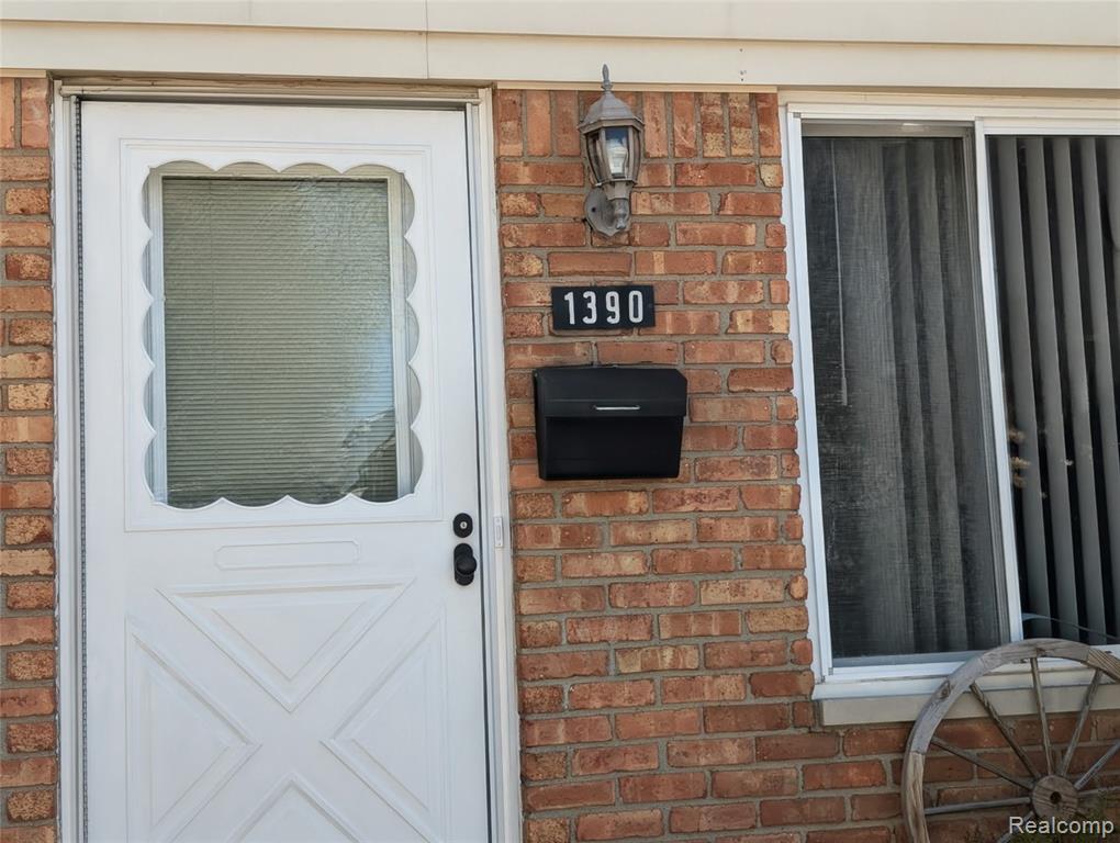 1390 Laurel Valley Drive, Waterford, MI 48327 — Photo 4