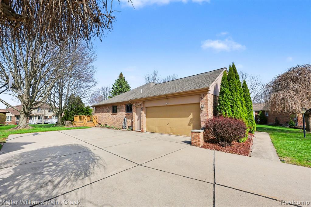 422 Parkland Court, Rochester Hills, MI 48307 — Photo 26