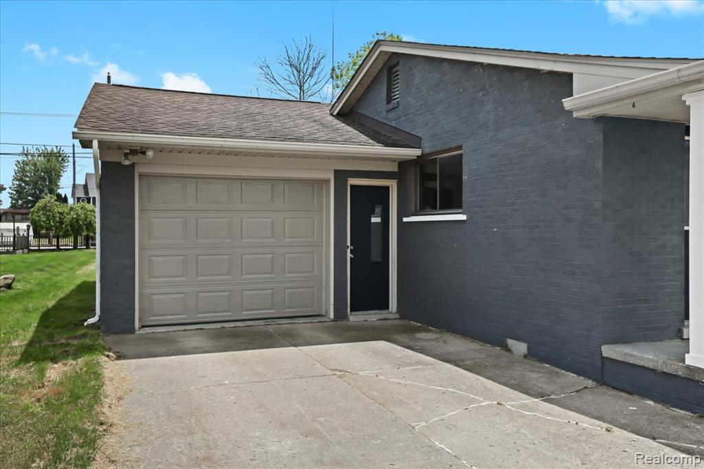 48306 Jefferson Avenue, Chesterfield, MI 48047 — Photo 4