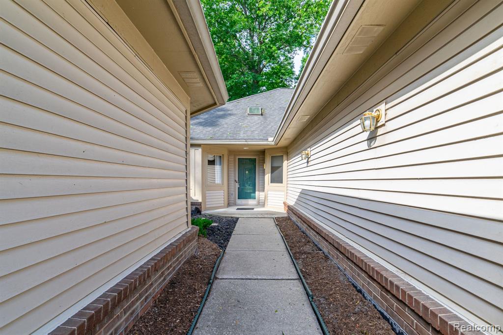 21345 BOXWOOD, Farmington Hills, MI 48336 — Photo 2