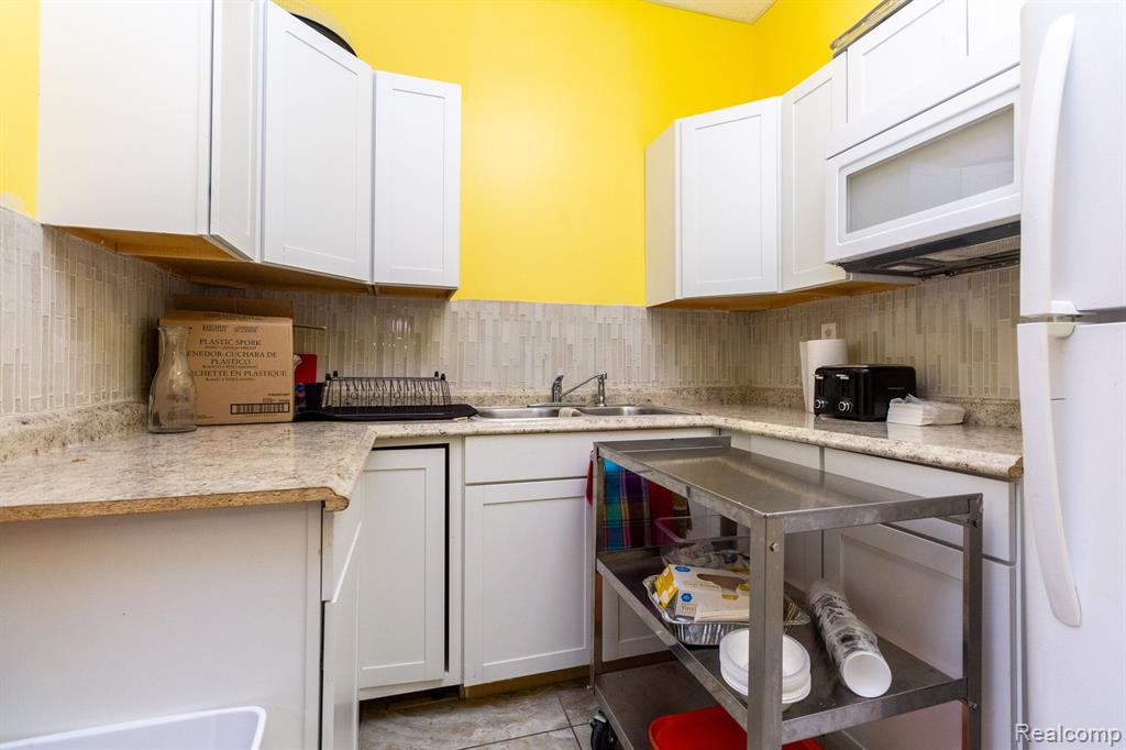 8930-8932 Greenfield Rd, Detroit, MI 48228 — Photo 22