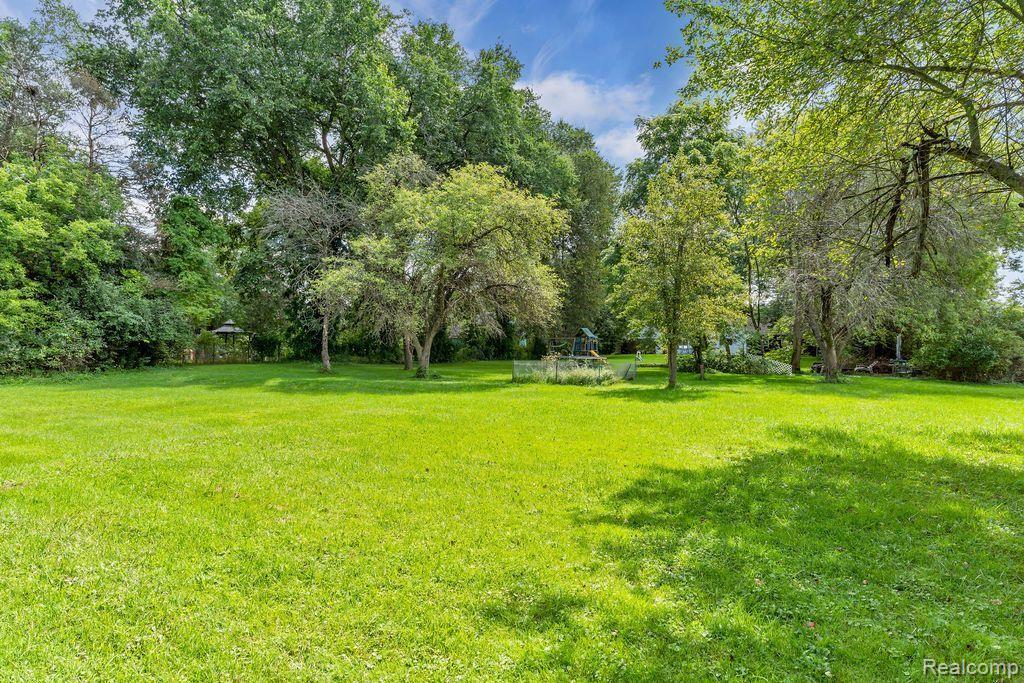 6481 DAVISON Road, Burton, MI 48509 — Photo 27