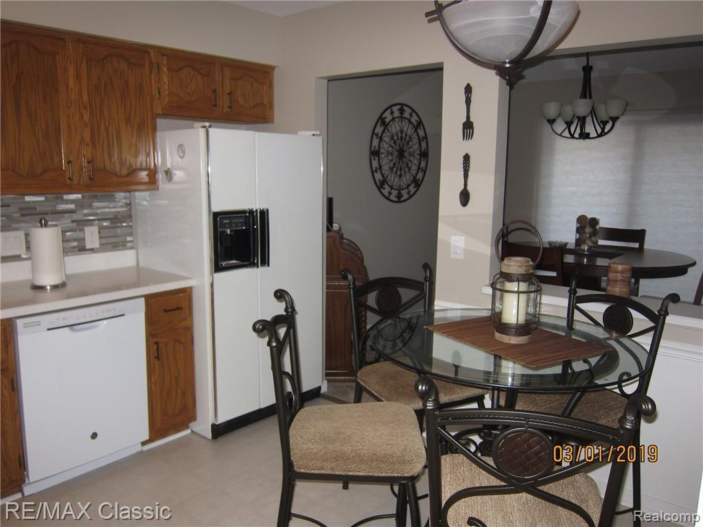 669 CAMDEN Court, Rochester Hills, MI 48307 — Photo 10