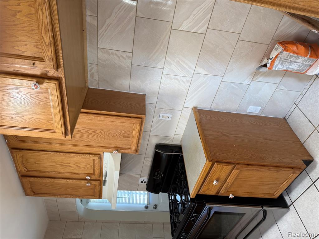 9557 W Inkster Road W, Livonia, MI 48150 — Photo 23