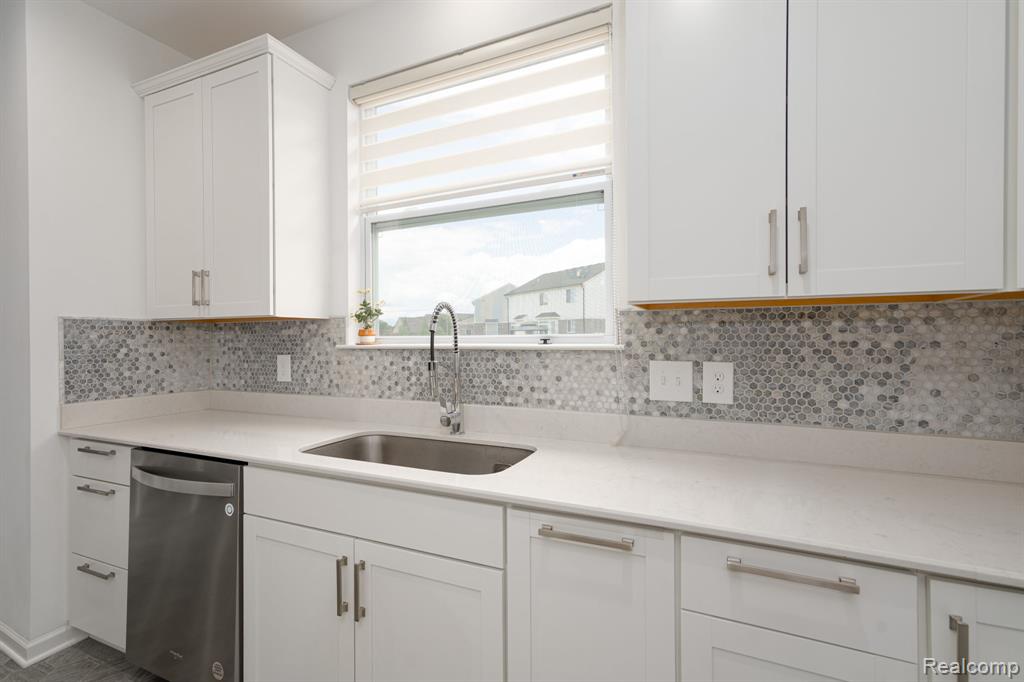 48904 Carnegie Way, Macomb, MI 48042 — Photo 10
