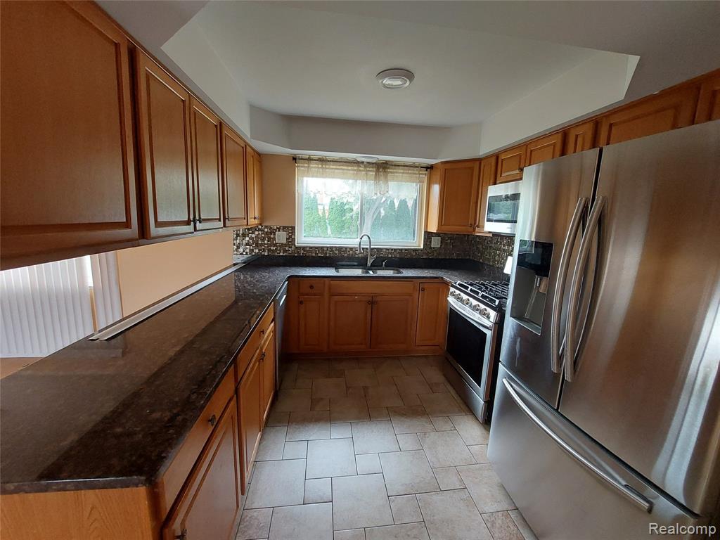 5080 Abington Drive, Troy, MI 48085 — Photo 12