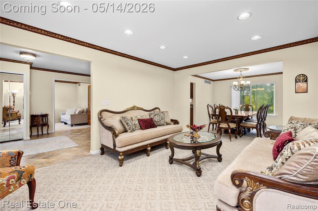 865 Drakeshire Drive, Commerce Twp, MI 48390 — Photo 20