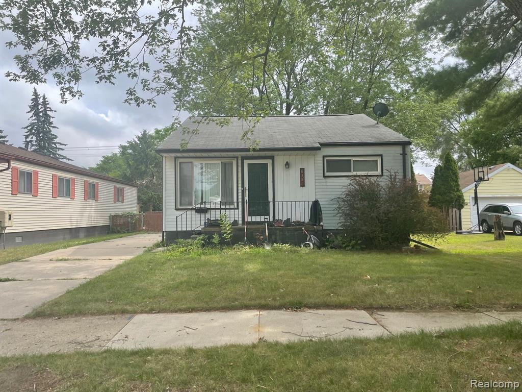 8386 CENTRAL, Center Line, MI 48015