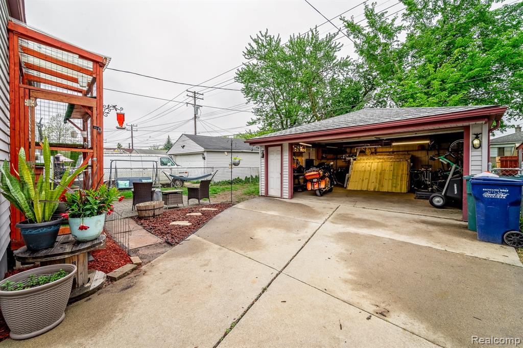 706 WHITE Avenue, Lincoln Park, MI 48146 — Photo 34