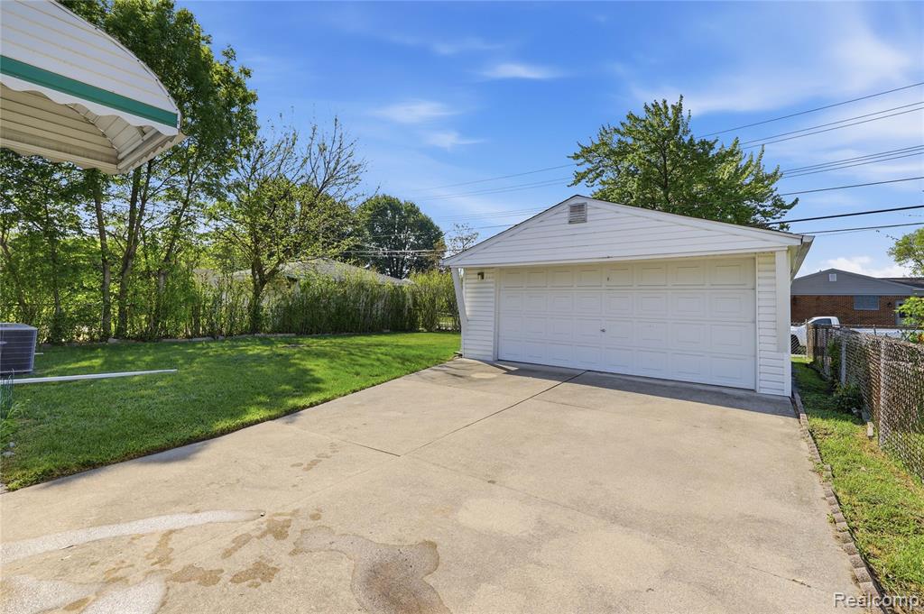 348 Sonia Avenue, Madison Heights, MI 48071 — Photo 26