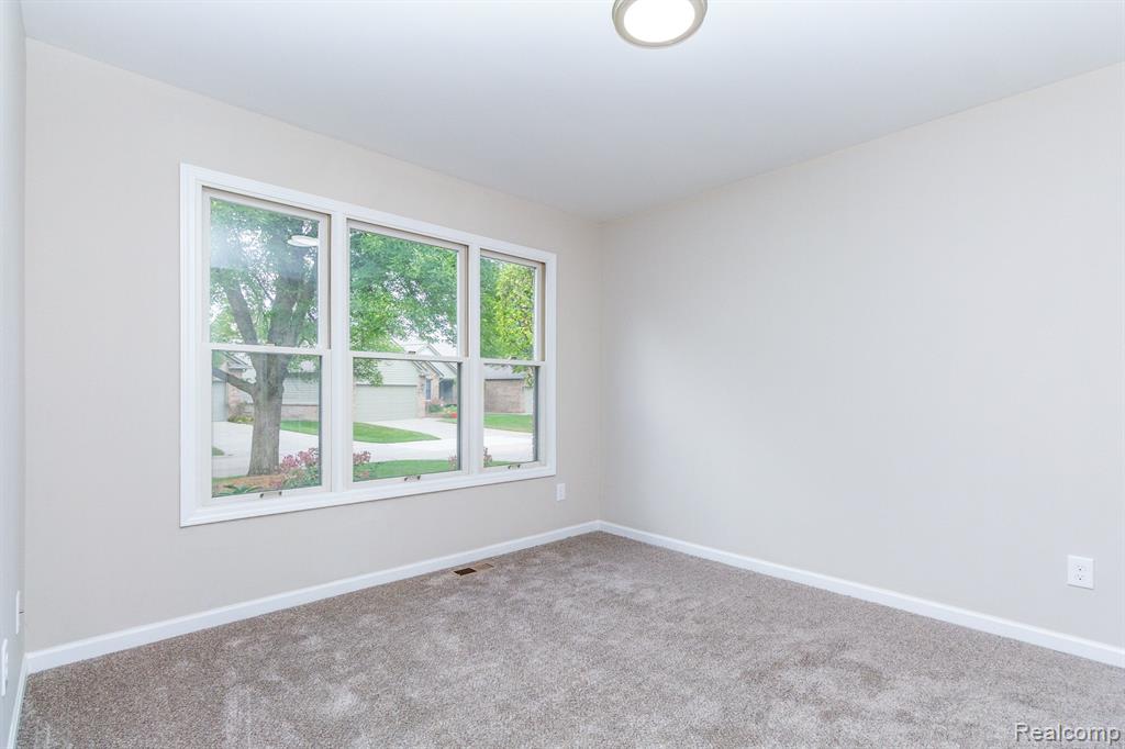 4426 GLENOAKS, Warren, MI 48092 — Photo 13
