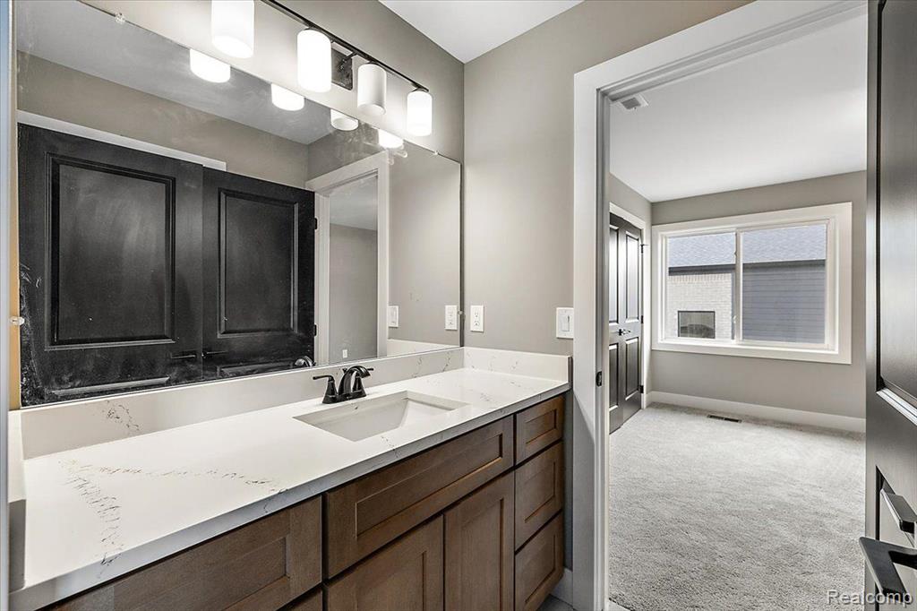 50998 MISTWOOD Drive, Macomb, MI 48042 — Photo 57