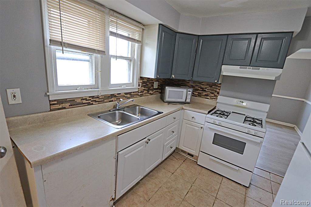 19361 Wakenden, Redford, MI 48240 — Photo 31