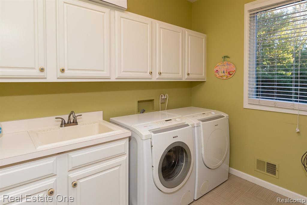 5538 CLEARVIEW Drive, Troy, MI 48098 — Photo 32