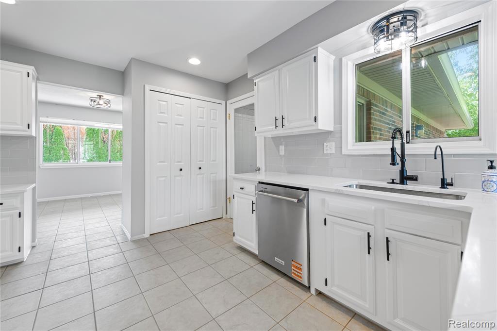 9662 Waterway Drive, Grosse Ile, MI 48138 — Photo 13