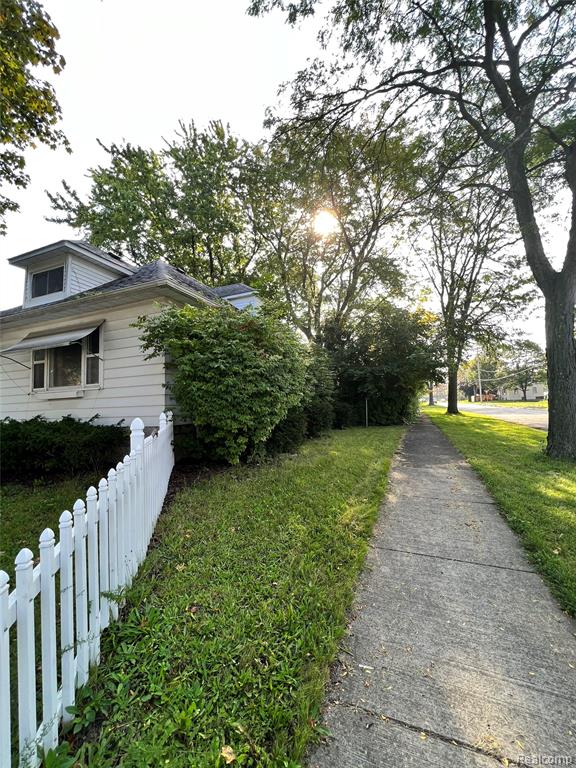 902 N Mason Street, Saginaw, MI 48602 — Photo 2