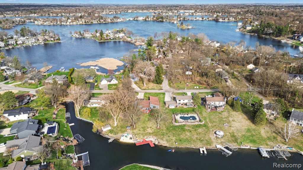 310 Pine Tree Road, Lake Orion, MI 48362 — Photo 25