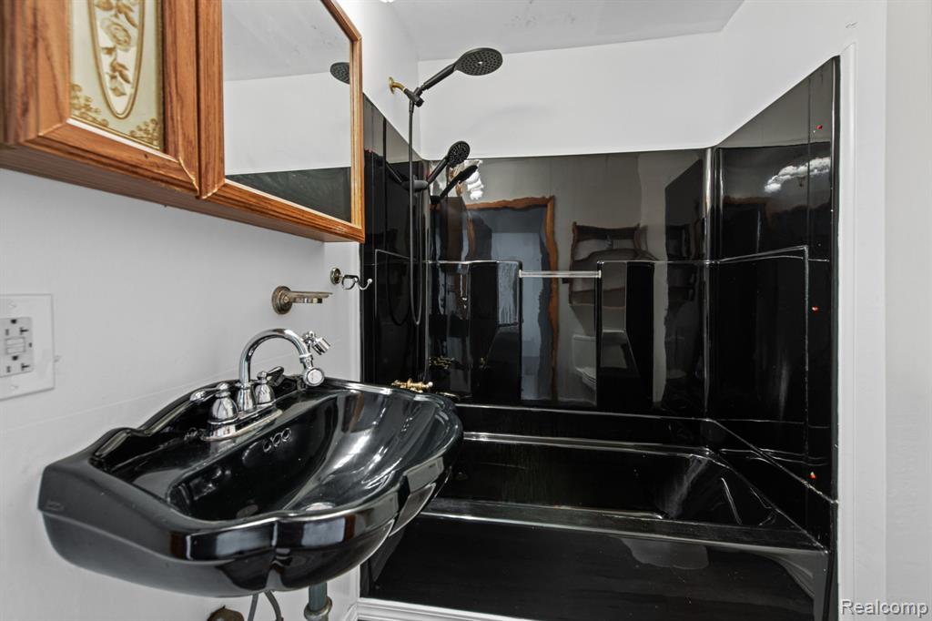 19227 Gudith Road, Trenton, MI 48183 — Photo 15