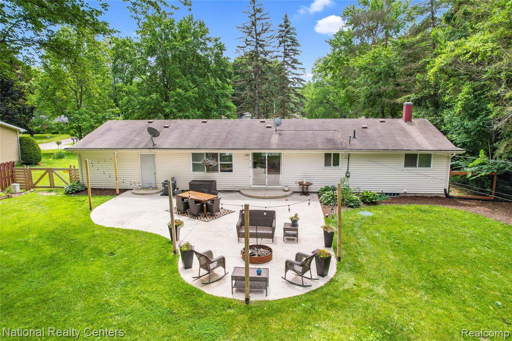 61900 Richfield Street, South Lyon, MI 48178 — Photo 11
