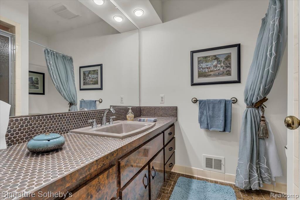 38383 Saddle Lane, Clinton Twp, MI 48036 — Photo 52