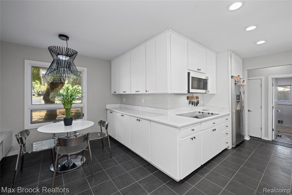 5597 Apple Ridge Trail, West Bloomfield, MI — Photo 21