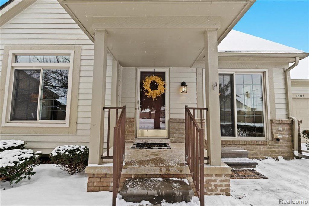 2597 MAPLE FOREST Court, Wixom, MI 48393 — Photo 2