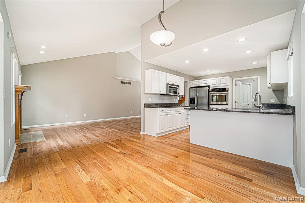 52850 Sable Drive, Unit #26, Macomb, MI 48042 — Photo 10