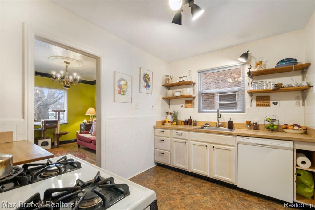 7626 W 7 MILE Road, Detroit, MI 48221 — Photo 12