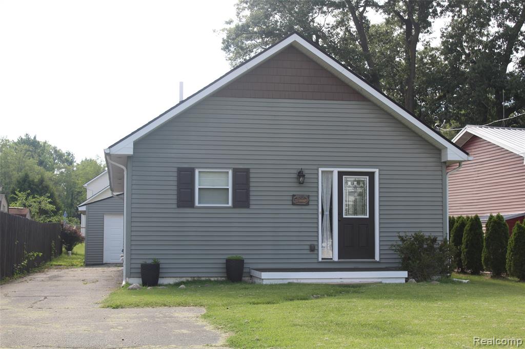 5735 Lake Grove Drive, White Lake, MI 48383 — Photo 2