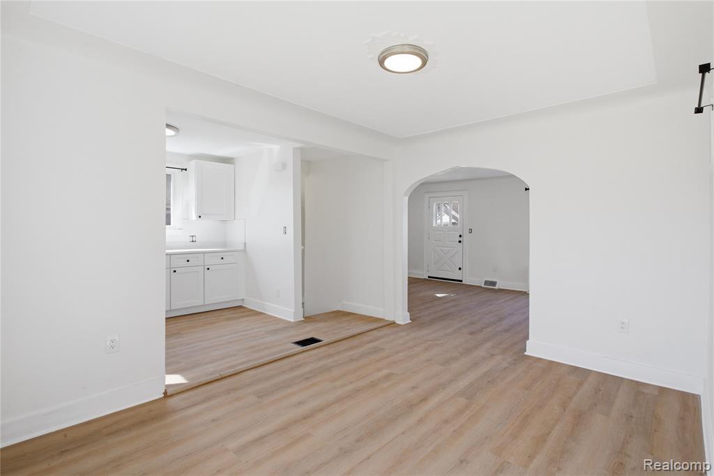 41 W George Avenue, Hazel Park, MI 48030 — Photo 12