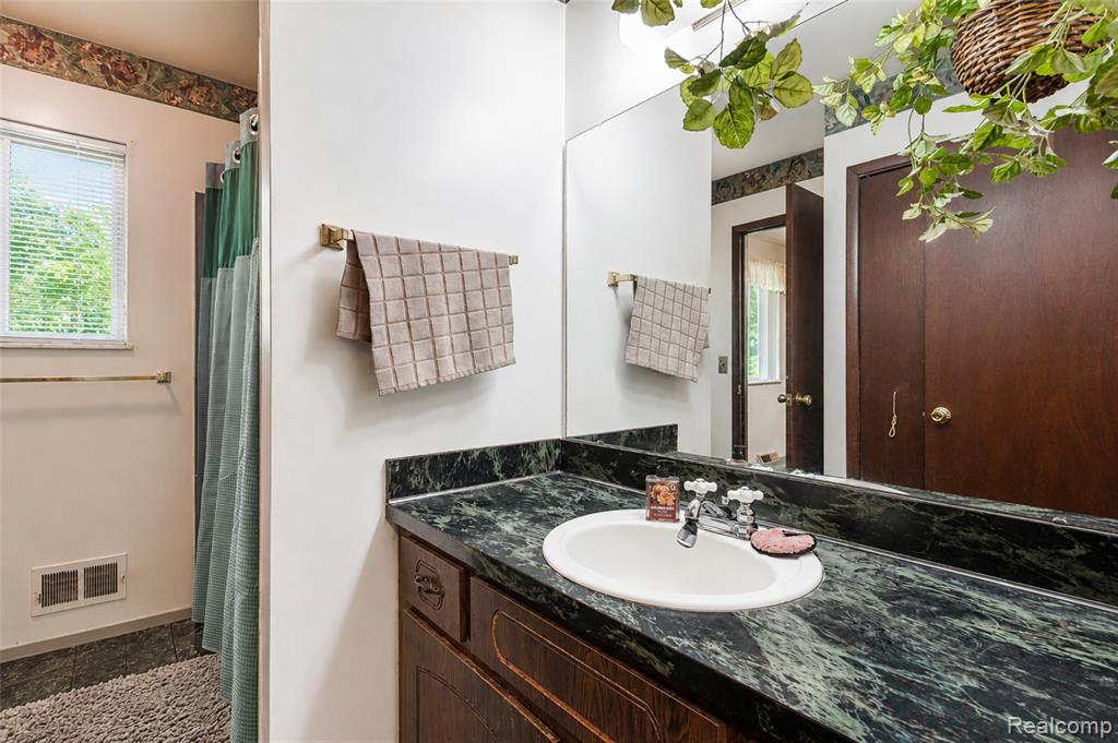 555 Tomahawk Trail, Highland, MI — Photo 19