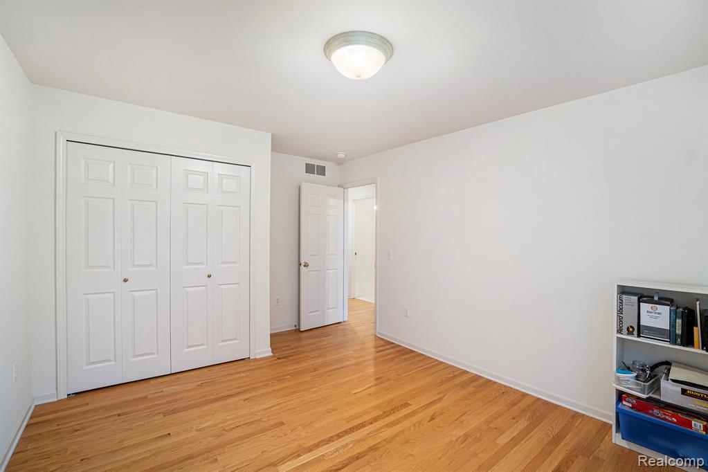 4382 Oak Tree Court, Fenton, MI 48430 — Photo 31