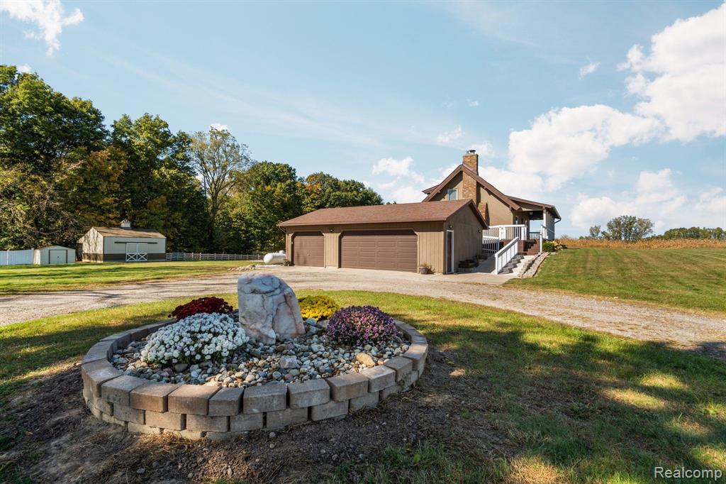 1131 N SEARLS Road, Webberville, MI 48892 — Photo 29