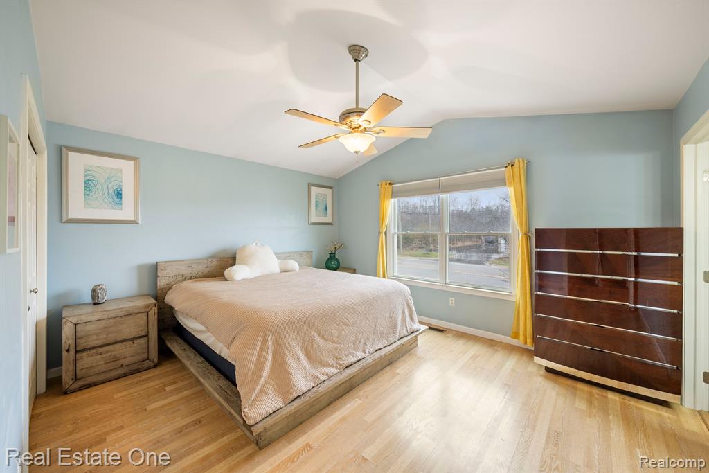 65 S WILLIAMS LAKE Road, Waterford, MI 48327 — Photo 18