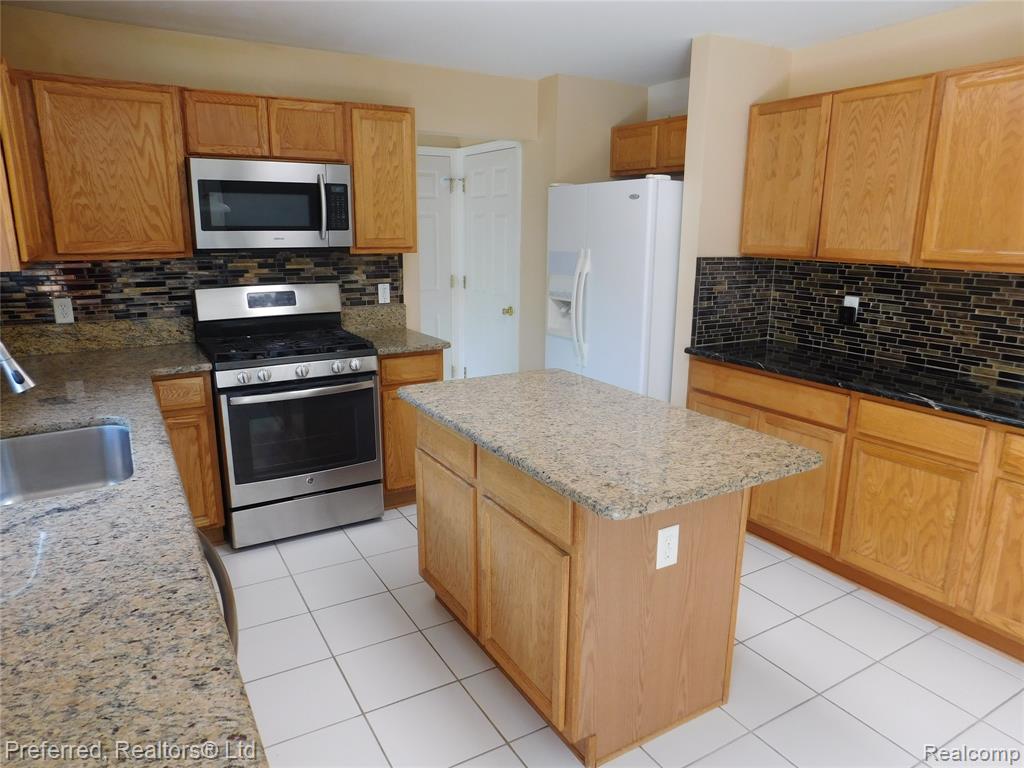 47243 FAIRLAWN, Canton, MI 48188 — Photo 6