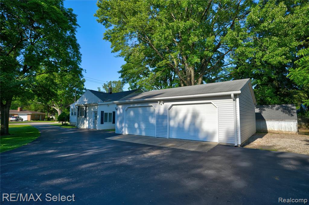 406 E Vienna Street, Clio, MI 48420 — Photo 5