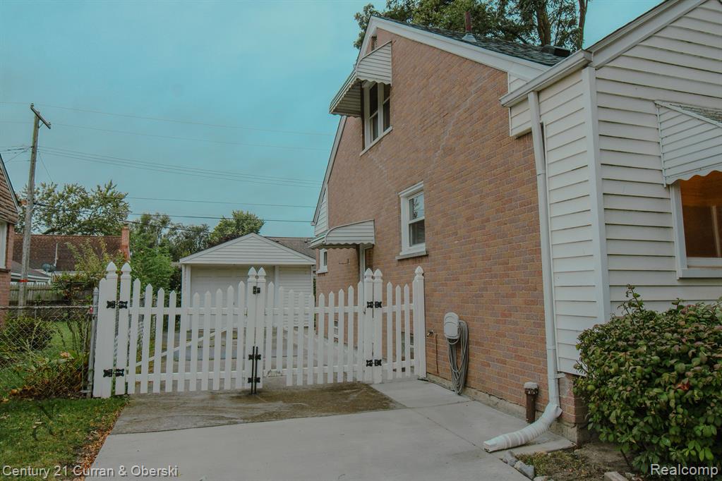 771 FARNHAM Avenue, Lincoln Park, MI 48146 — Photo 10