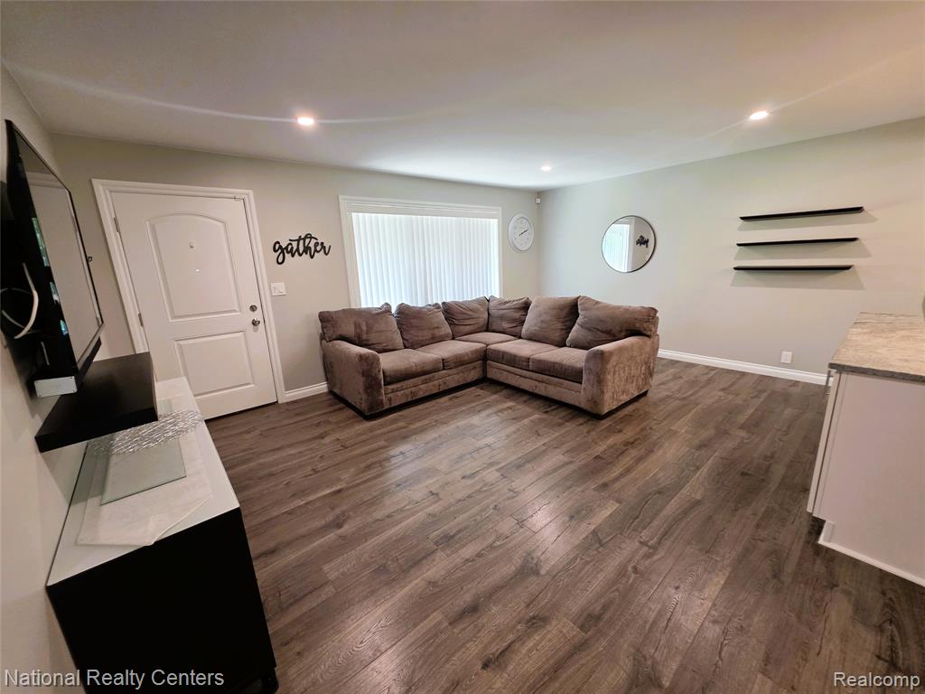 215 Almont Avenue, Almont, MI 48003 — Photo 8