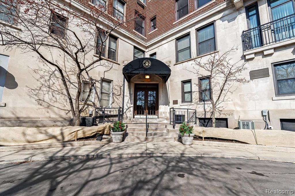 2900 E JEFFERSON Avenue S, 60-B8, Detroit, MI 48207 — Photo 27