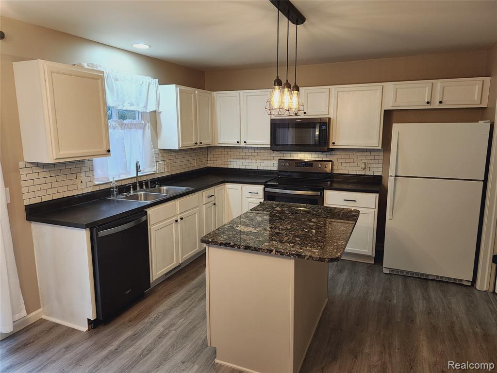 5184 Meadow Crest Circle, Holly, MI 48442 — Photo 8