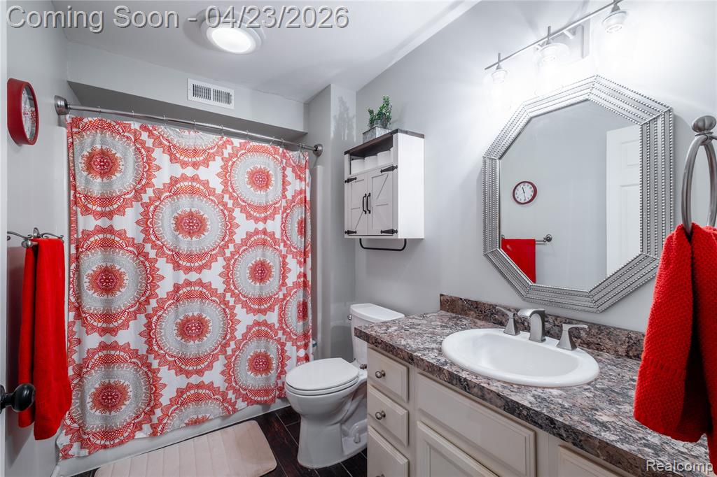 1221 Curzon Court, 203, Howell, MI 48843 — Photo 12