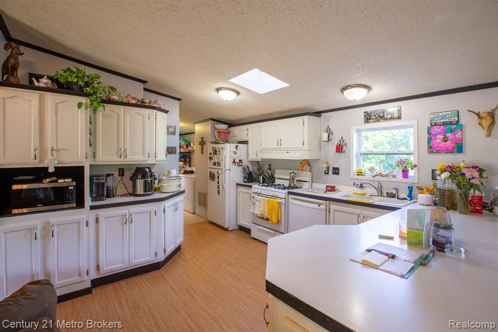 6100 Otis Lake Road, Delton, MI 49046 — Photo 8