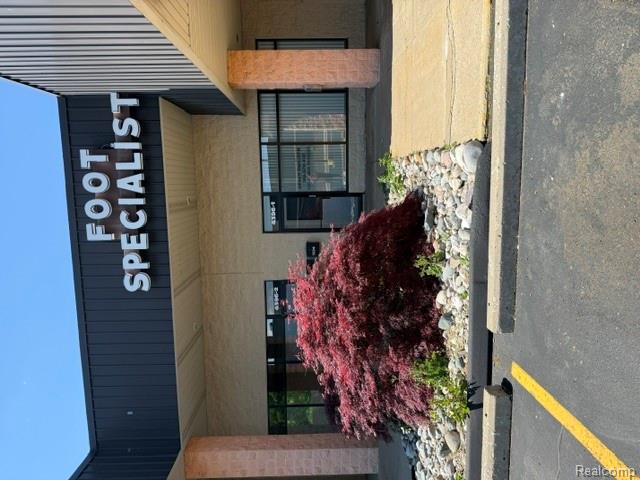 4396 Dixie Hwy, Waterford, MI — front exterior