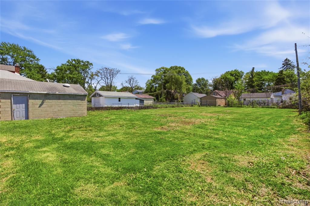 8238 Fisher Avenue, Warren, MI 48089 — Photo 16