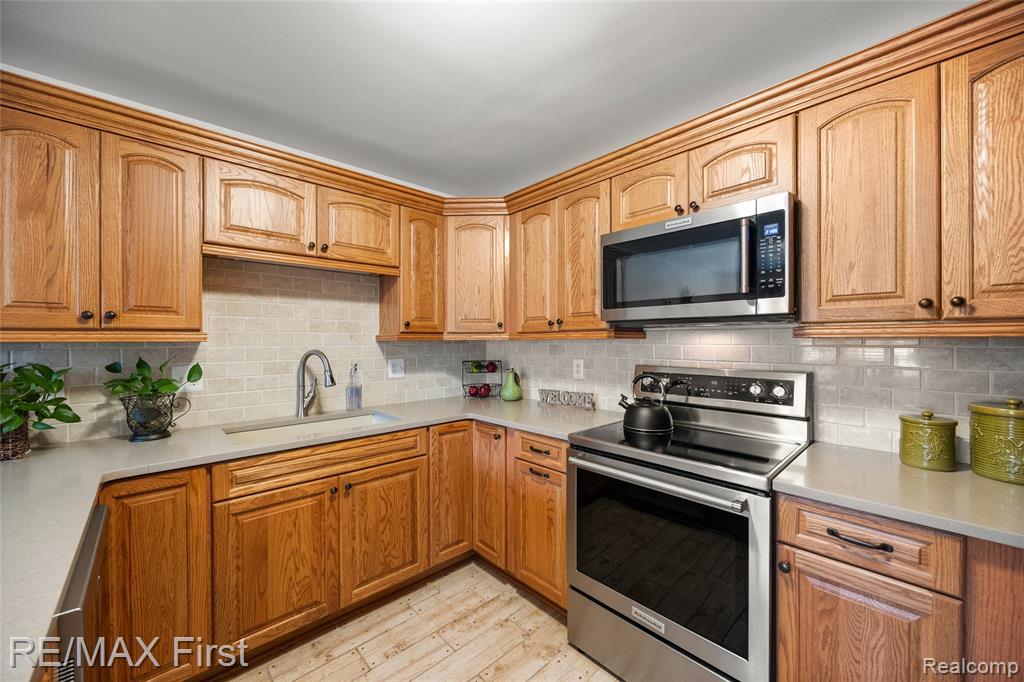 915 Country Club Drive, 32, Saint Clair Shores, MI 48082 — Photo 15