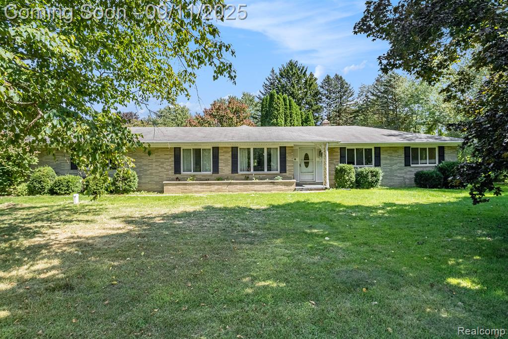 5417 Irish Road, Grand Blanc, MI 48439 — front exterior